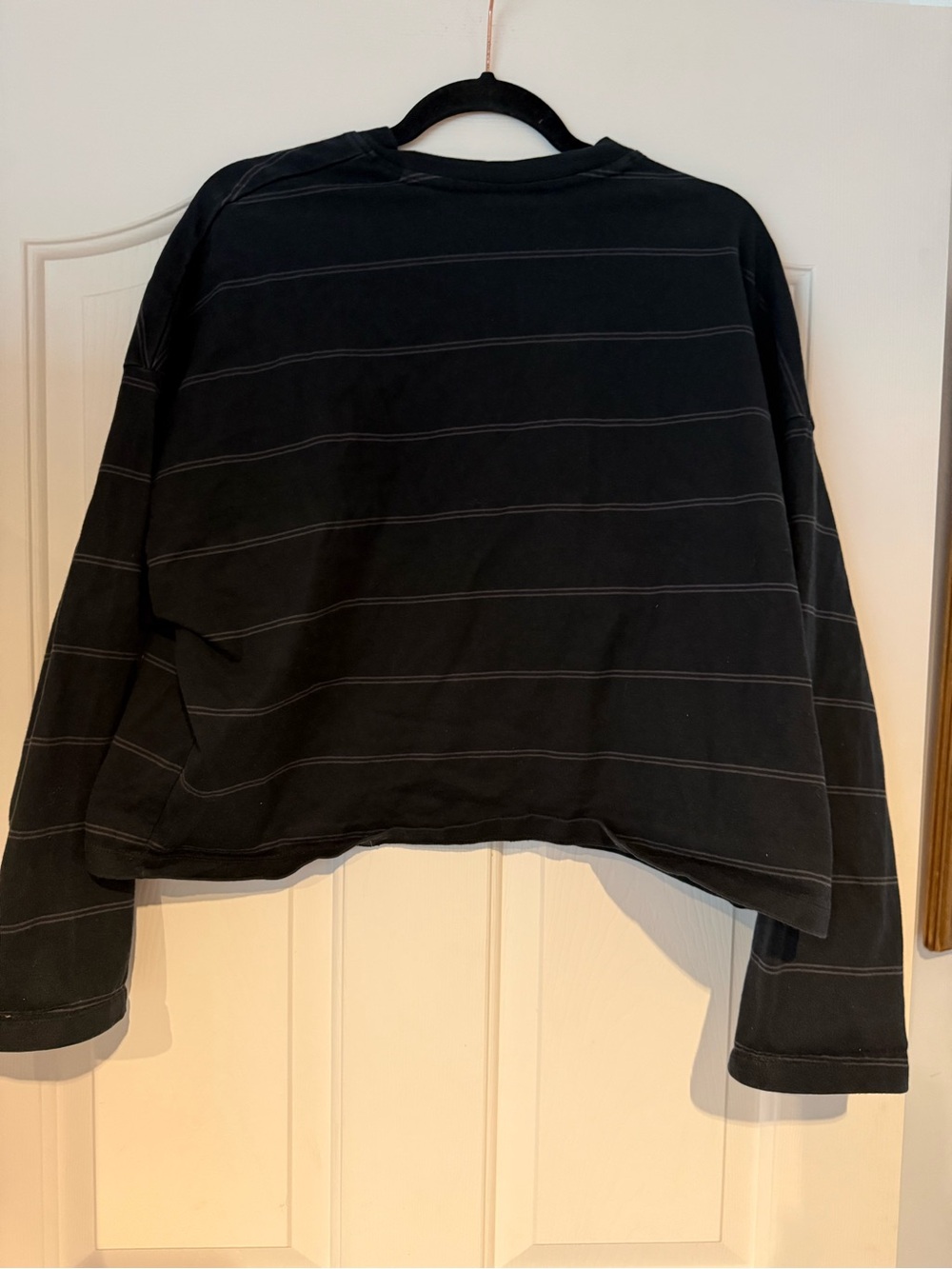 Nike Black Crewneck T-Shirt with White Logo Tag - Picture 6 of 8